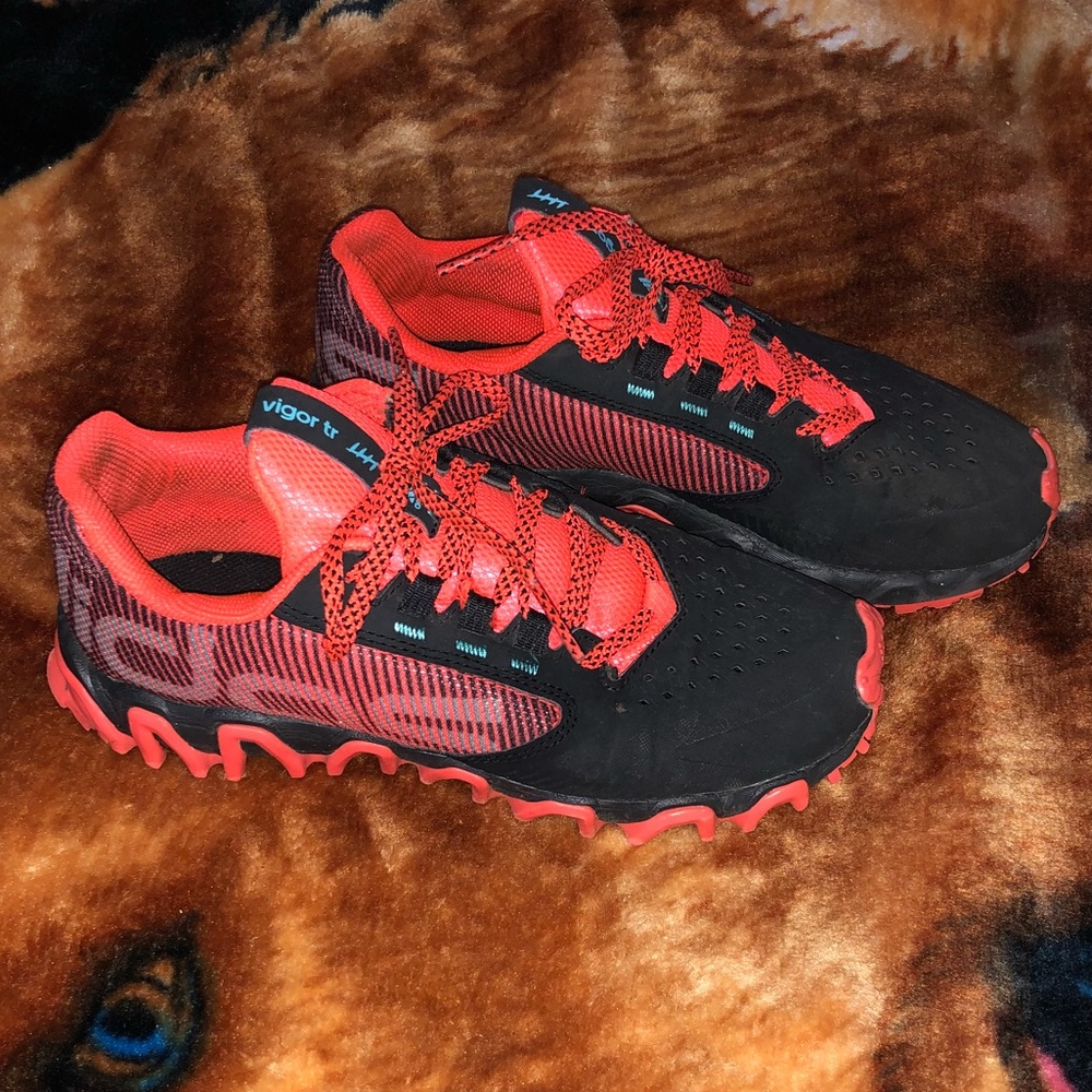 Adidas tennis shoes. Kids 4/Women’s 6. Like new.
